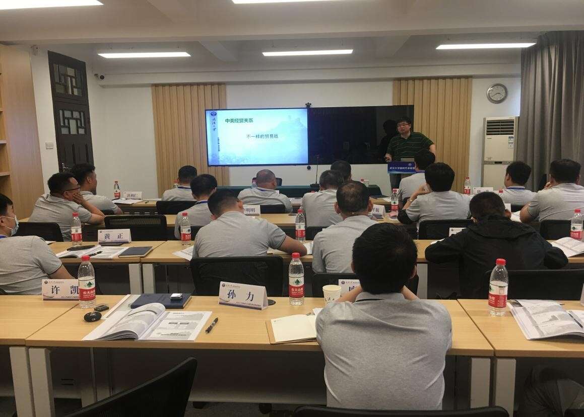 余振教授授課中 余振教授授課中