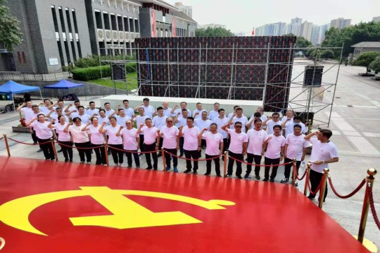 中石油黨員傳承紅巖精神