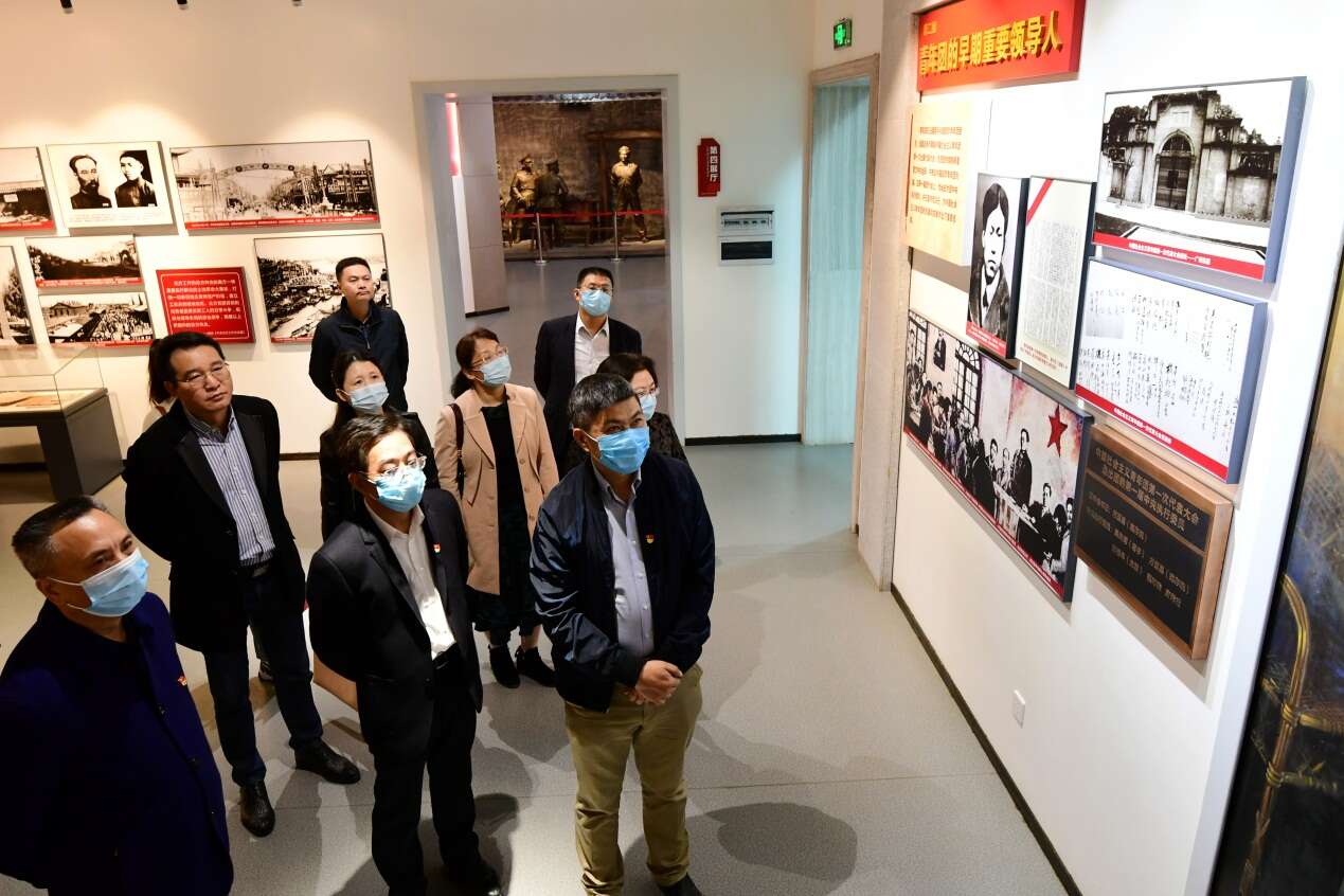 “暨南大學(xué)思想政治教育基地”掛牌儀式在蔡和森同志紀(jì)念館掛牌 “暨南大學(xué)思想政治教育基地”掛牌儀式在蔡和森同志紀(jì)念館掛牌