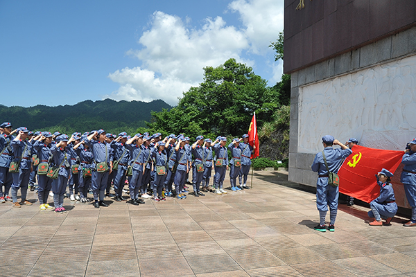 重慶干部紅色培訓：重溫入黨誓詞